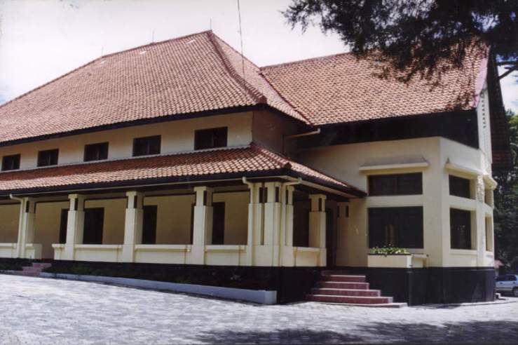 Would probably C.P Wolff Schoemaker house